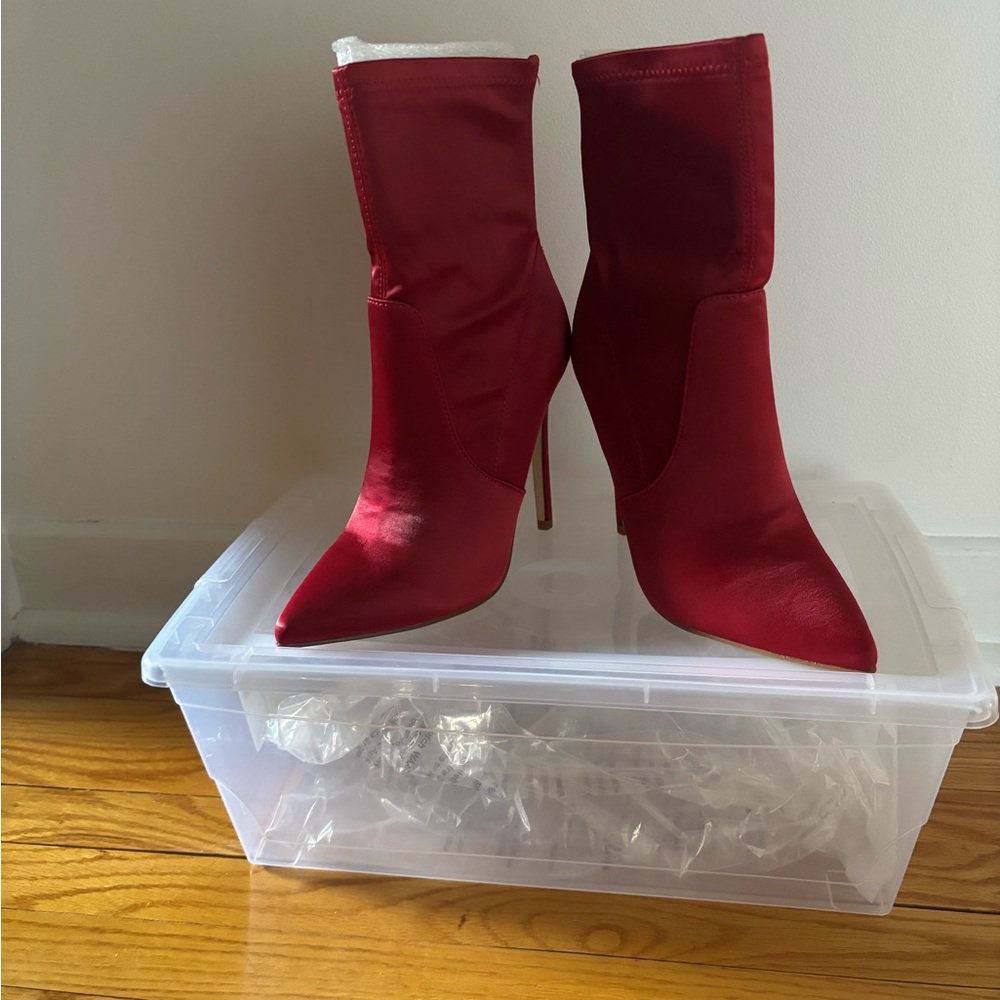 Shoe Dazzle Vibrant Red Heeled Boots
